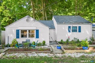 20 Pine Street, Waterford, CT 06385