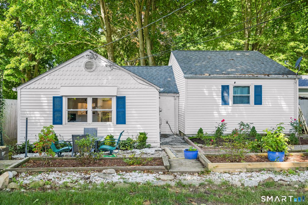 20 Pine Street, Waterford, CT 06385