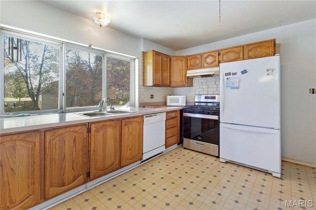 274 Cedar Village Court, Ballwin, MO 63021