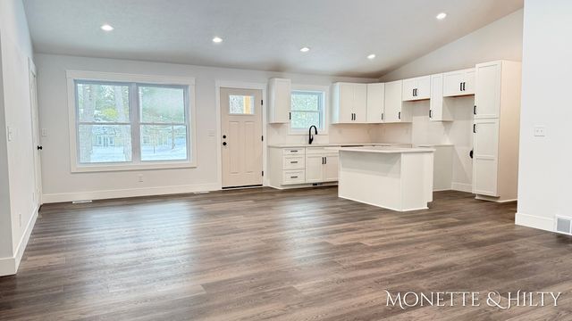 3318 E Michillinda Road, Dalton Twp, MI 49457