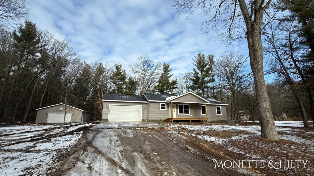 3318 E Michillinda Road, Dalton Twp, MI 49457