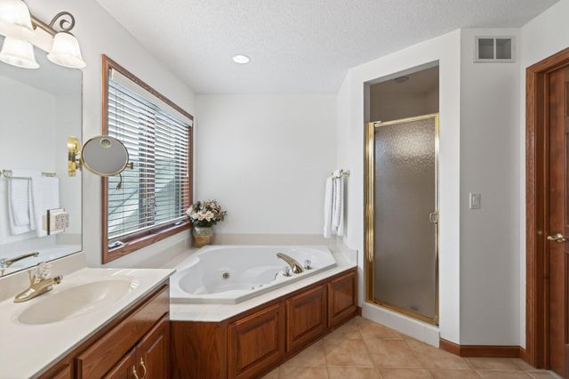 10447 Raleigh Road, Woodbury, MN 55129