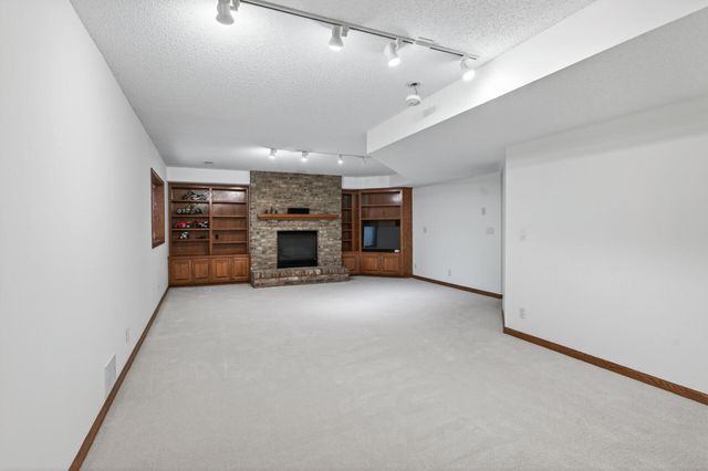 10447 Raleigh Road, Woodbury, MN 55129