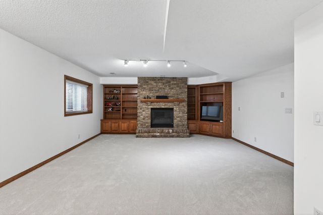 10447 Raleigh Road, Woodbury, MN 55129