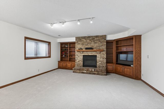 10447 Raleigh Road, Woodbury, MN 55129