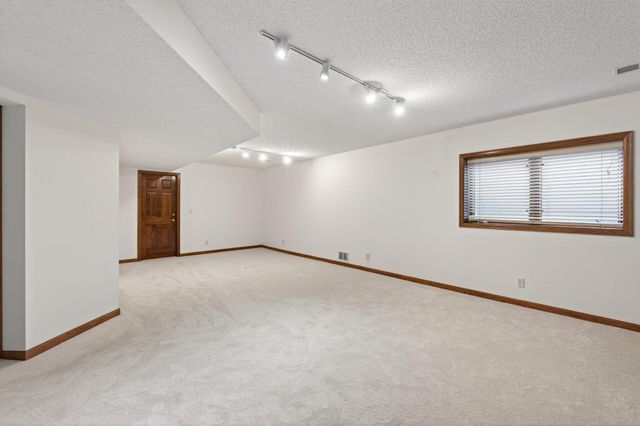10447 Raleigh Road, Woodbury, MN 55129