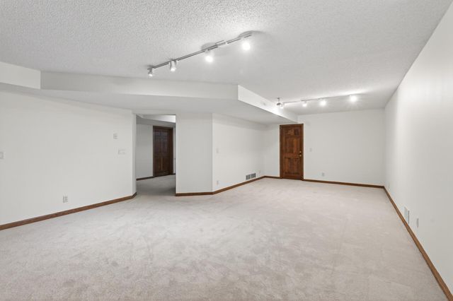 10447 Raleigh Road, Woodbury, MN 55129