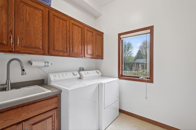 10447 Raleigh Road, Woodbury, MN 55129