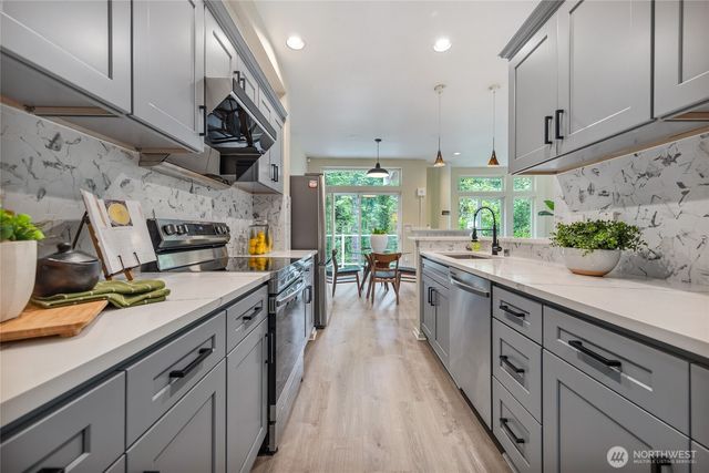 12541 NE 7th Place, Bellevue, WA 98005