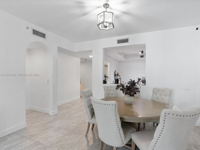 3340 NE 190th St 204, Aventura, FL 33180