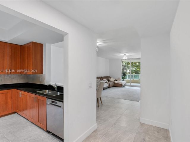 3340 NE 190th St 204, Aventura, FL 33180