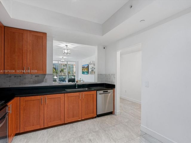 3340 NE 190th St 204, Aventura, FL 33180