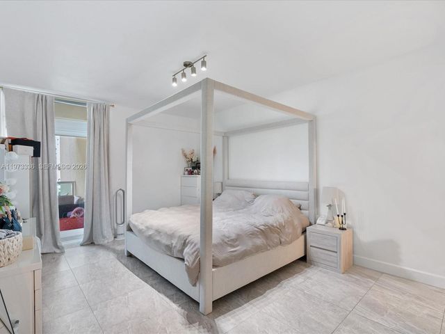 3340 NE 190th St 204, Aventura, FL 33180