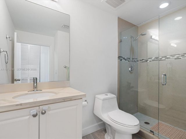 3340 NE 190th St 204, Aventura, FL 33180