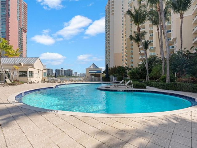 3340 NE 190th St 204, Aventura, FL 33180