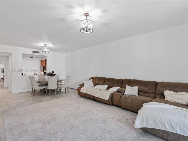 3340 NE 190th St 204, Aventura, FL 33180