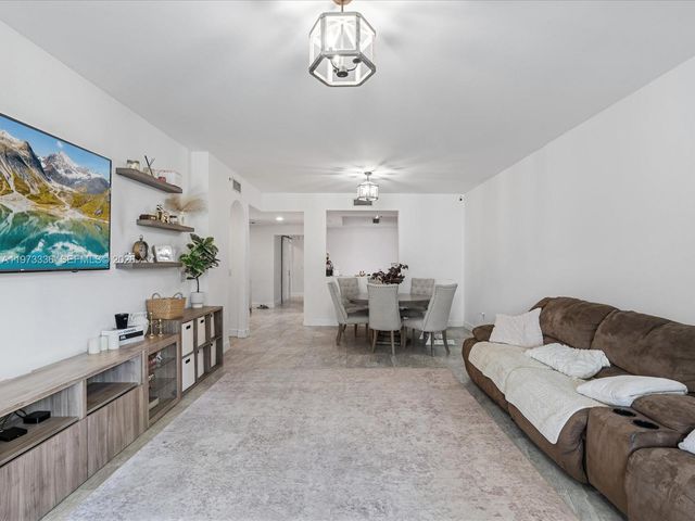 3340 NE 190th St 204, Aventura, FL 33180