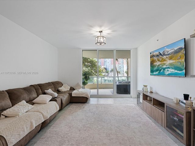 3340 NE 190th St 204, Aventura, FL 33180