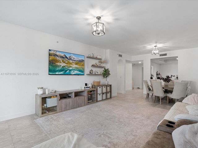 3340 NE 190th St 204, Aventura, FL 33180