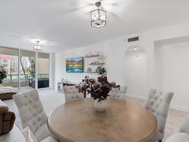 3340 NE 190th St 204, Aventura, FL 33180