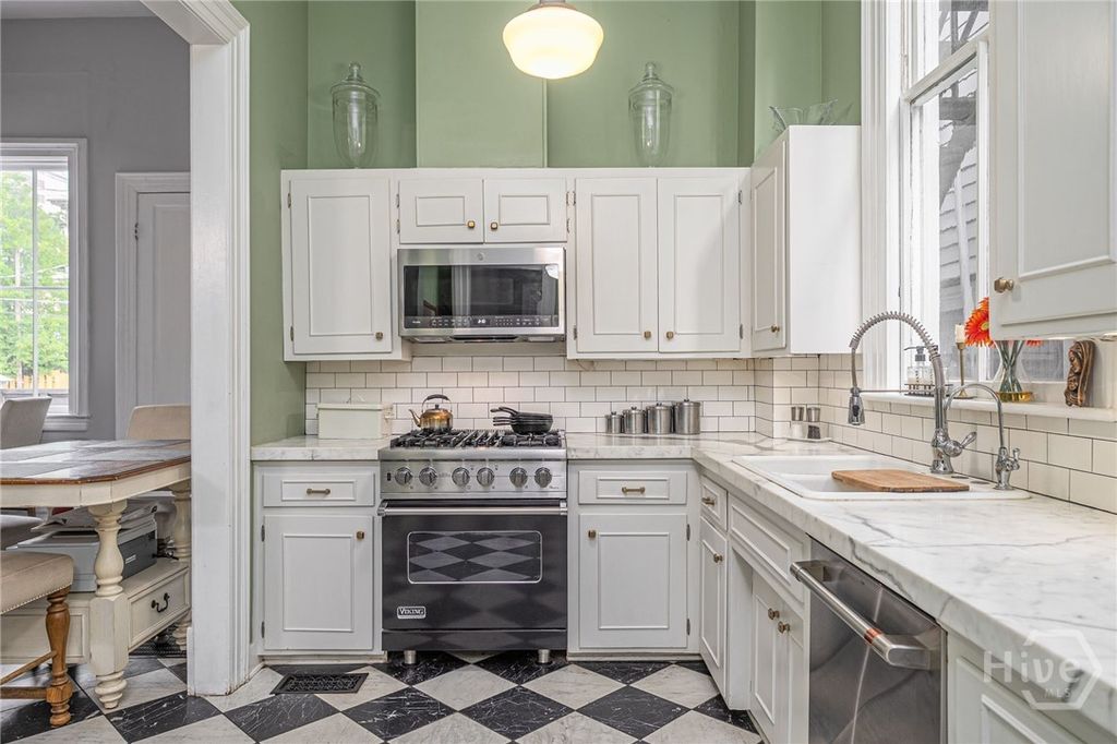 Image 16 of property listing at 222 E Gwinnett Street, Savannah, GA 31401