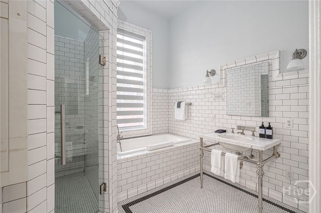 Image 24 of property listing at 222 E Gwinnett Street, Savannah, GA 31401