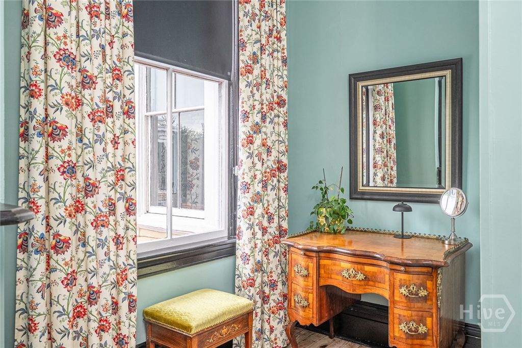 Image 27 of property listing at 222 E Gwinnett Street, Savannah, GA 31401