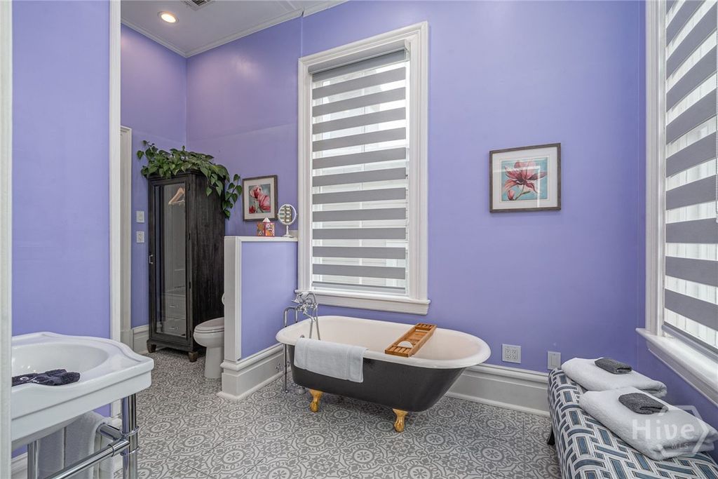 Image 31 of property listing at 222 E Gwinnett Street, Savannah, GA 31401