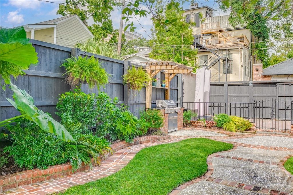 Image 38 of property listing at 222 E Gwinnett Street, Savannah, GA 31401