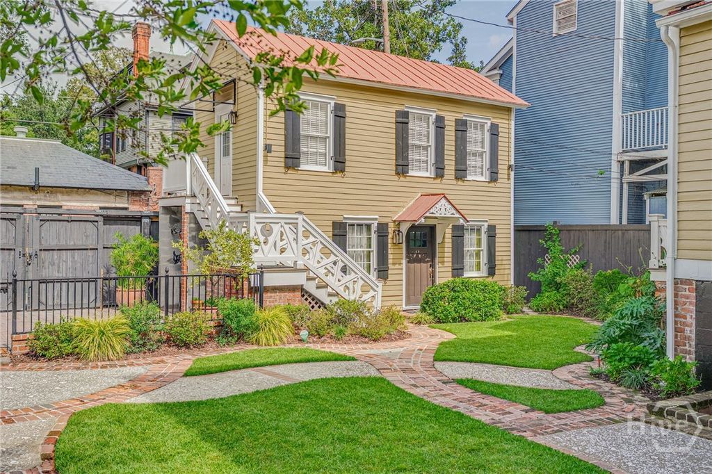 Image 39 of property listing at 222 E Gwinnett Street, Savannah, GA 31401