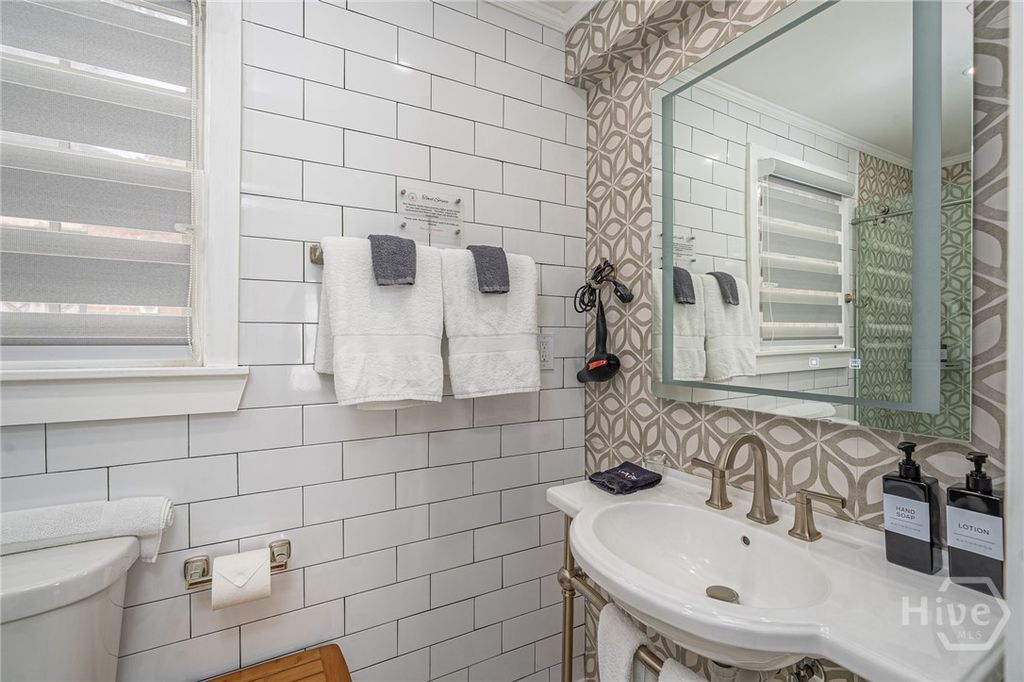 Image 44 of property listing at 222 E Gwinnett Street, Savannah, GA 31401