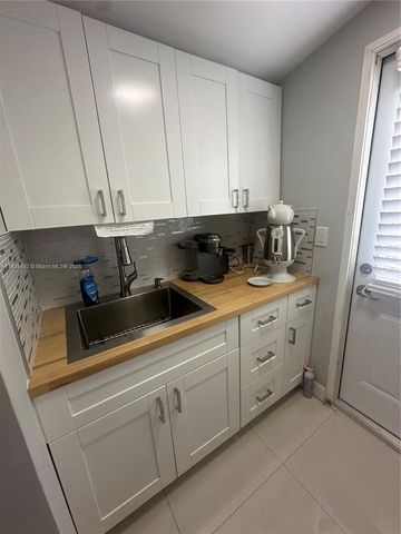 7111 Taft Street, Hollywood, FL 33024