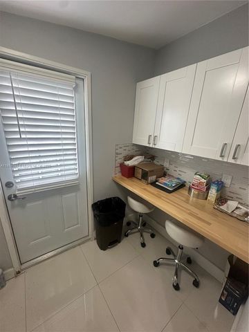 7111 Taft Street, Hollywood, FL 33024