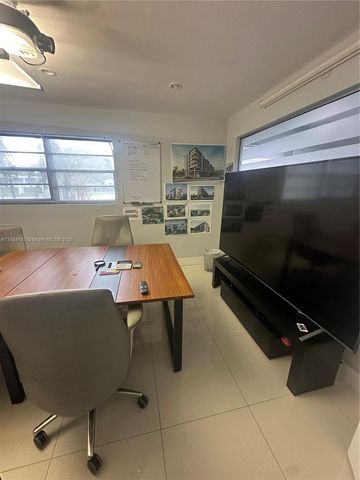 7111 Taft Street, Hollywood, FL 33024