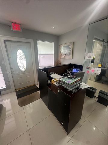 7111 Taft Street, Hollywood, FL 33024