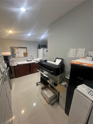 7111 Taft Street, Hollywood, FL 33024