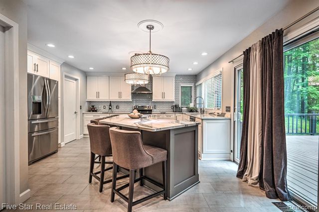 1150 Rolling Pines Drive, Ortonville, MI 48462