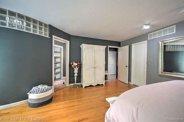 1150 Rolling Pines Drive, Ortonville, MI 48462