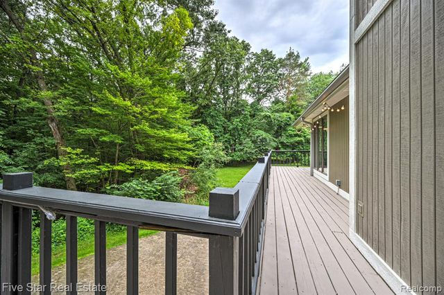 1150 Rolling Pines Drive, Ortonville, MI 48462