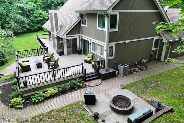 1150 Rolling Pines Drive, Ortonville, MI 48462