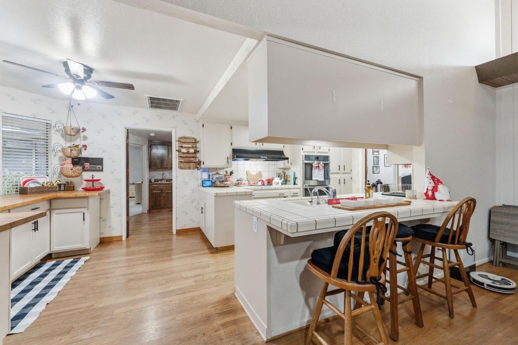 Image 10 of property listing at 6479 N Blosser Avenue, Fresno, CA 93711