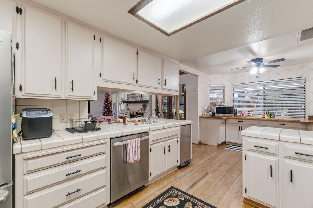 Image 11 of property listing at 6479 N Blosser Avenue, Fresno, CA 93711