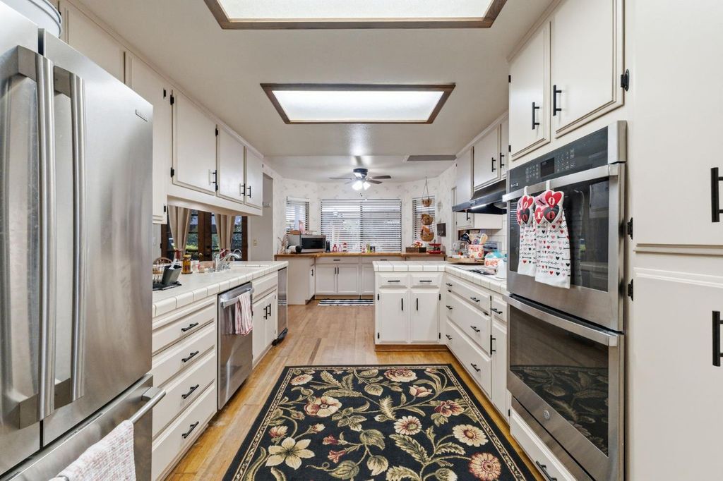 Image 12 of property listing at 6479 N Blosser Avenue, Fresno, CA 93711