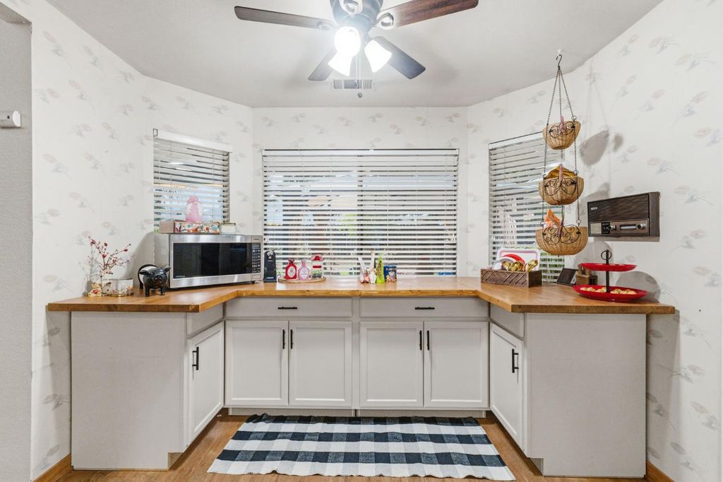 Image 14 of property listing at 6479 N Blosser Avenue, Fresno, CA 93711