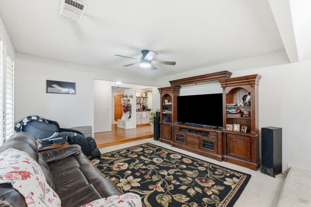 Image 17 of property listing at 6479 N Blosser Avenue, Fresno, CA 93711