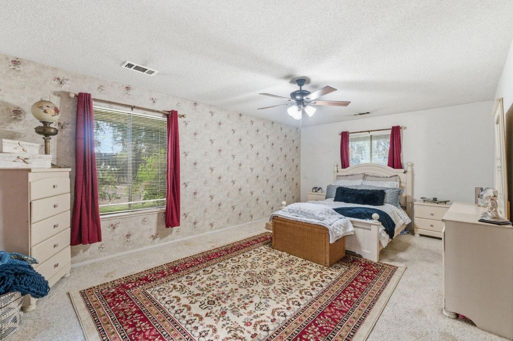 Image 20 of property listing at 6479 N Blosser Avenue, Fresno, CA 93711