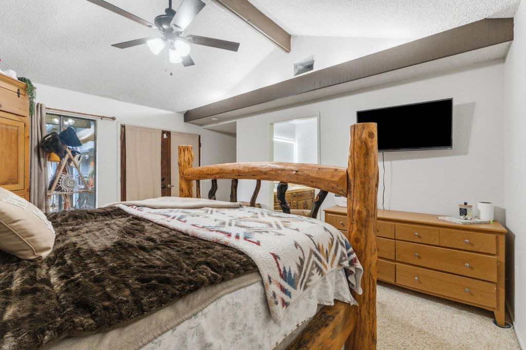 Image 28 of property listing at 6479 N Blosser Avenue, Fresno, CA 93711