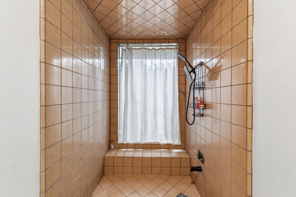 Image 30 of property listing at 6479 N Blosser Avenue, Fresno, CA 93711