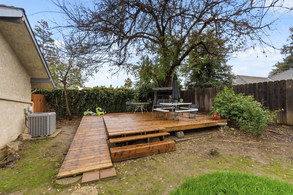 Image 34 of property listing at 6479 N Blosser Avenue, Fresno, CA 93711