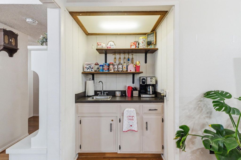 Image 9 of property listing at 6479 N Blosser Avenue, Fresno, CA 93711